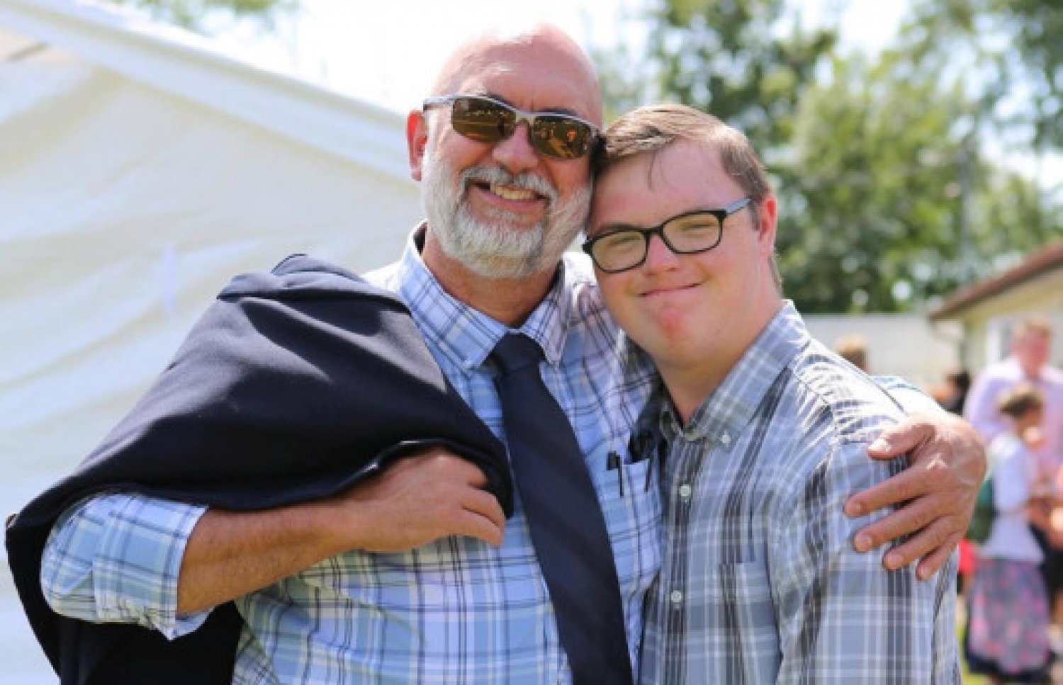 ޖޯޝްއާ އެކު ޖޮއެލް.