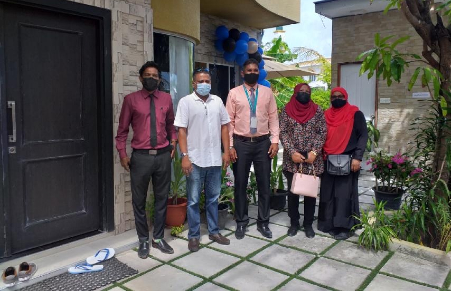 ކޮވިޑް-19 އަށް ޓެސްޓުކުރަން ގދ.ތިނަދޫގައި ހެދި ޕީސީއާރު ޓެސްޓް ލެބް ހުޅުވުމަށް ބޭއްވި ހަފުލާގައި.-- ފޮޓޯ: ހުވަދޫ ޕީސީއާރް ލެބް