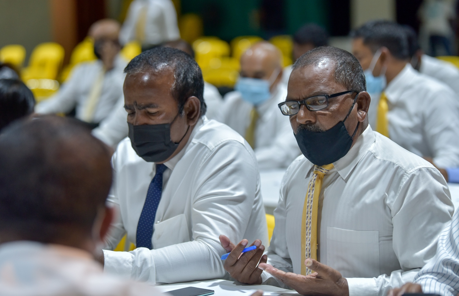 އެމްޑީޕީގެ ގައުމީ މަޖިލީހުގެ ޖަލްސާއެއްގައި ގަޕޯ ބައިވެރިވެވަޑައިގަންނަވަނީ: އޭނާ ވިދާޅުވަނީ މި ކެމްޕޭނުގައި މާ "ބޮޑުވަރުވެއްޖެ" ކަމަށް. -- ފޮޓޯ/ މިހާރު