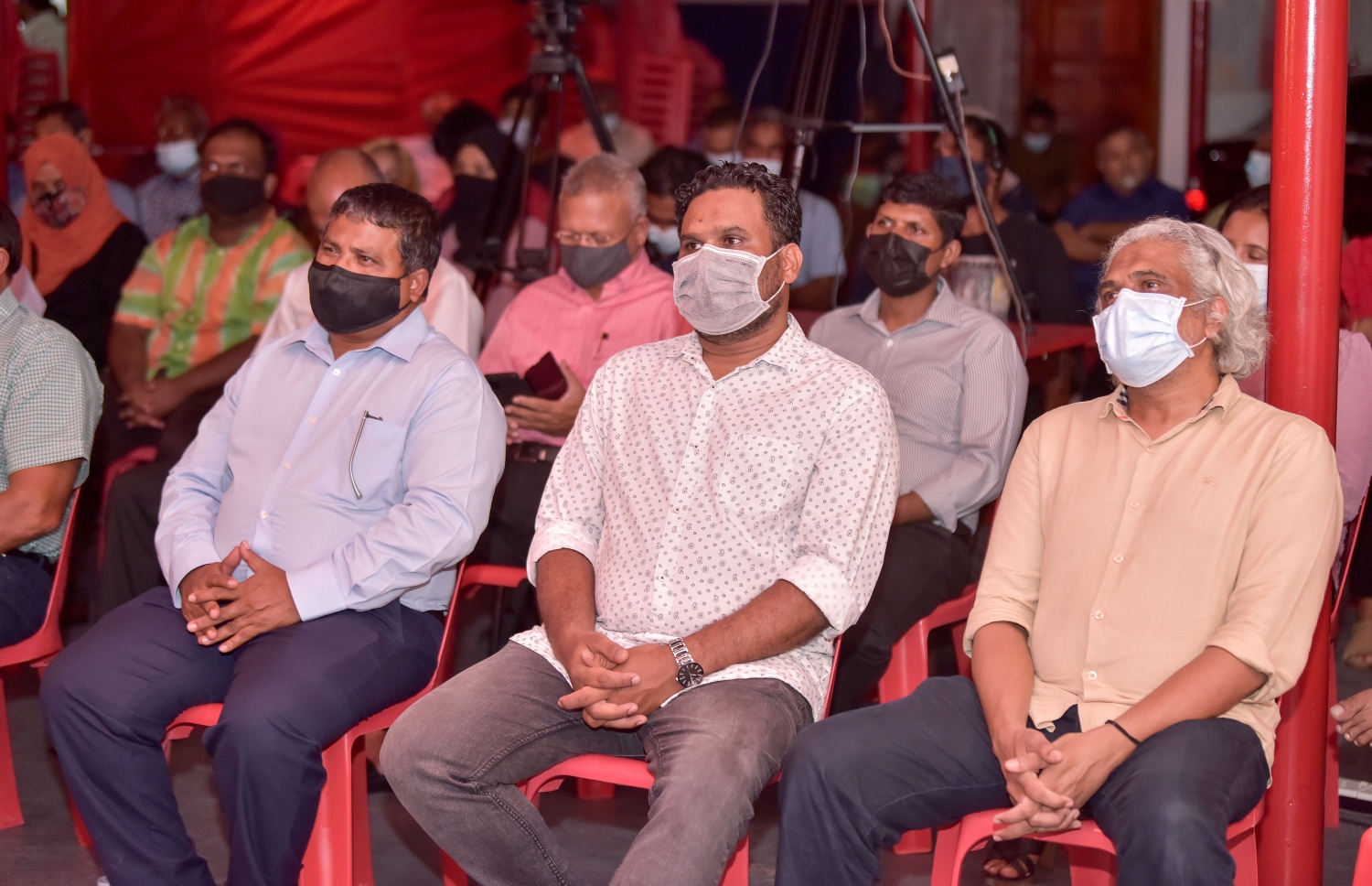 ޖޭޕީގެ ރޭގެ ބައްދަލުވުމުގައި އެ ޕާޓީގެ ބައެއް މެމްބަރުން ބައިވެރިވެވަޑައިގަންނަވަނީ.---ފޮޓޯ: ނިޝާން އަލީ/މިހާރު