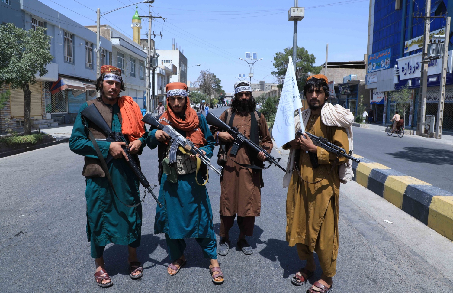 ތާލިބާނުންގެ ހަނގުރާމަވެރިންތަކެއް ވެރިރަށް ކާބުލްގެ މަގެއްގައި ހަތިޔާރާ އެކު ހަރަކާތްތެރިވަނީ. --އޭއެފްޕީ