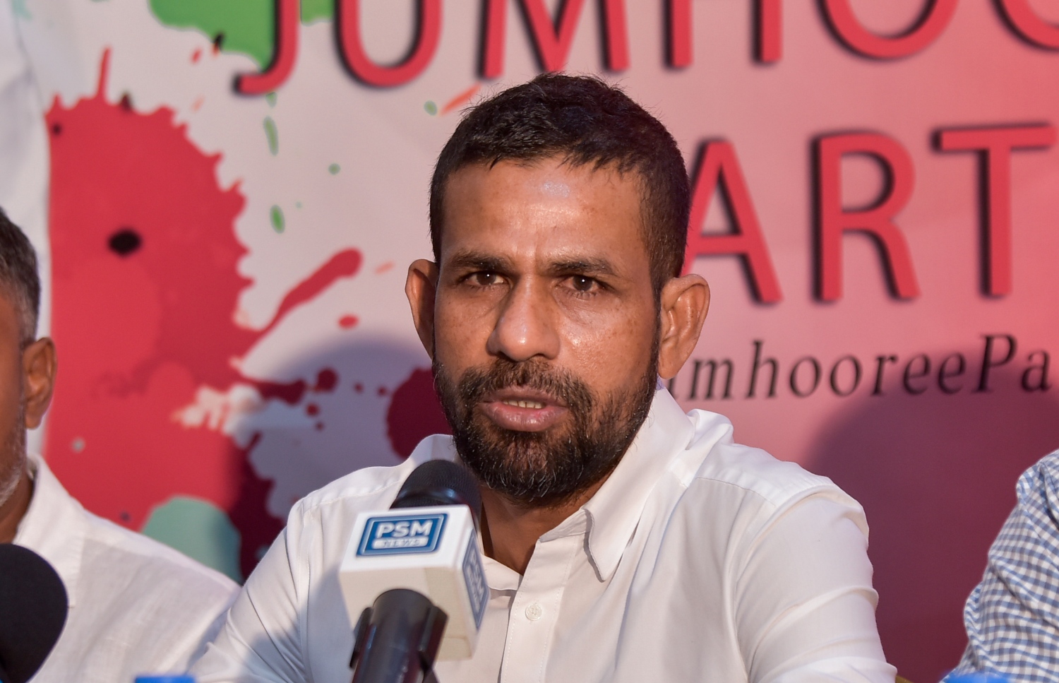 އަލީ ހަމީދު ޖުމްހޫރީ ޕާޓީގެ ބައްދަލުވުމެއްގައި ވާހަކަ ދައްކަވަނީ. -- ފޮޓޯ | މިހާރު