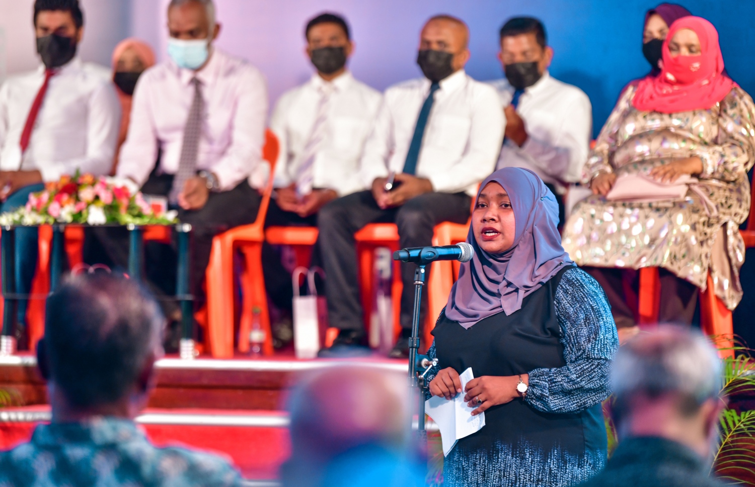 ރޭގެ ބައްދަލުވުމުގައި މާލޭ ރަށްވެހިންގެ ޖަމިއްޔާގެ ފަރާތުން އައިޝަތު ހަސަން ވާހަކަ ދައްކަވަނީ-- ފޮޓޯ: ނިޝާން އަލީ/ މިހާރު