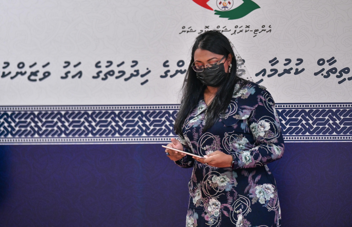 އޭސީސީގެ އާ ވެބްސައިޓާއި މުވައްޒަފުންގެ ހިދުމަތުގެ އަގުވަޒަންކުރަން ބޭއްވި ރަސްމިއްޔާތުގައި އެ ކޮމިޝަންގެ ރައީސް ޝިއުނާ ބައިވެރިވެވަޑައިގަންނަވަނީ.-- ފޮޓޯ: ނިޝާން އަލީ/ މިހާރު