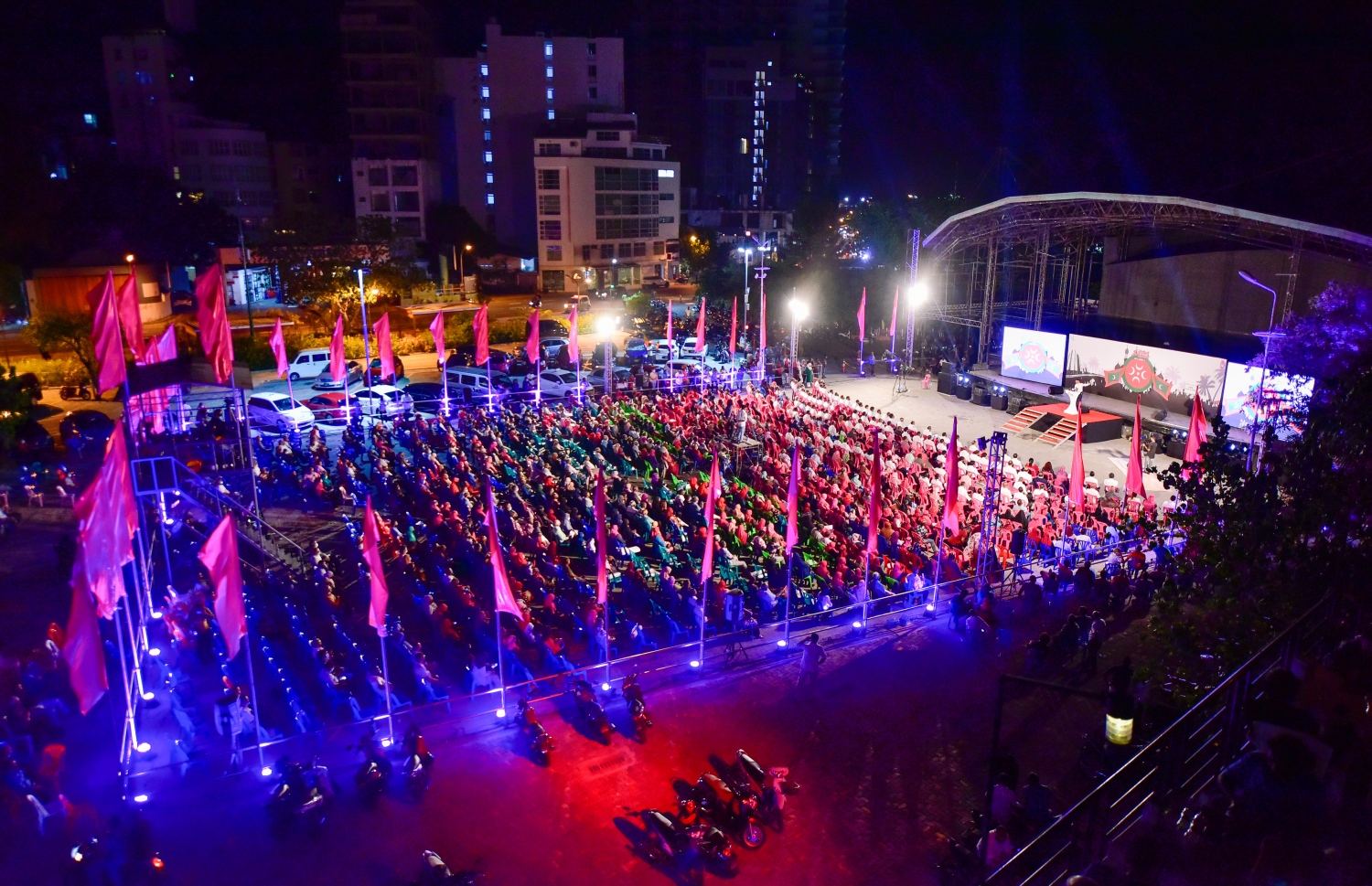 އިދިކޮޅު ޕީޕީއެމް/ޕީއެންސީ ކޯލިޝަނުން ކާނިވަލުގައި "އައްޑަނަ" ނަމުގައި މިރޭ ބޭއްވި ޖަލްސާގެ ތެރެއިން.-- ފޮޓޯ: އަހުމަދު އަވްޝަން/ މިހާރު