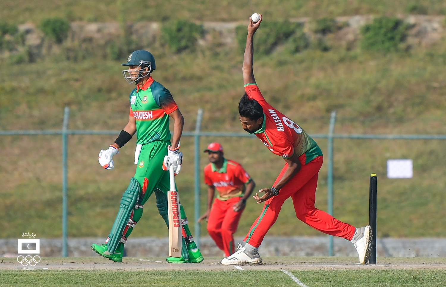 ސައުތު އޭޝިއަން ގޭމްސްގައި ރާއްޖެއިން ބަންގްލަދޭޝް އާ ދެކޮޅަށް ކުޅުނު މެޗުގެ ތެރެއިން --- ފޮޓޯ: އެމްއޯސީ