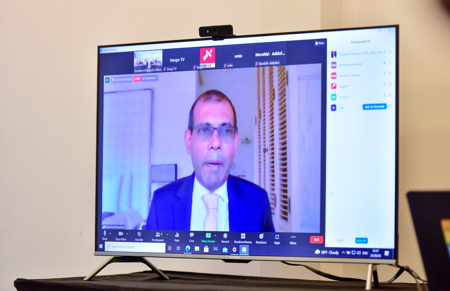 ނަޝީދު ވާޗުއަލްކޮށް މިއަދު ބޭއްވި މީޑިއާ ބްރީފިންގައި ވާހަކަފުޅު ދައްކަވަނީ.---ފޮޓޯ: އަހުމަދު އަވްޝަން/މިހާރު