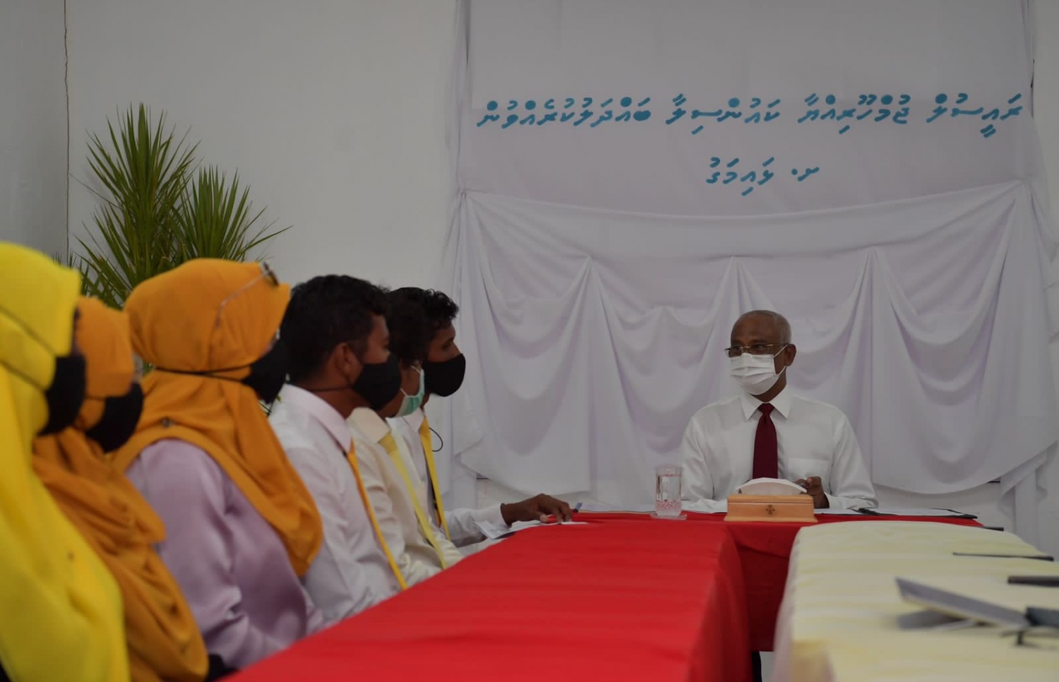 ރައީސް ޅައިމަގު ކައުންސިލާއި އަންހެނުންގެ ތަރައްގީއަށް މަސައްކަތް ކުރާ ކޮމިޓީއާ ބައްދަލުކުރައްވަނީ. -- ފޮޓޯ/މިހާރު