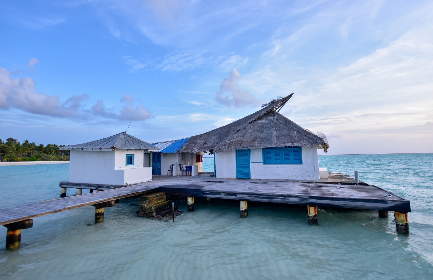 ރަށަށް އަރާ ފާލަން ކައިރީގައި ހަދާފައި ހުރި ޑައިވް ސެންޓަރު: އެތަނުގެ ފުރާޅާފައި ފާލަން ވެސް ހުރީ ހަލާކުވެފައި -- ފޮޓޯ: އަހުމަދު އަވްޝަން އިލްޔާސް