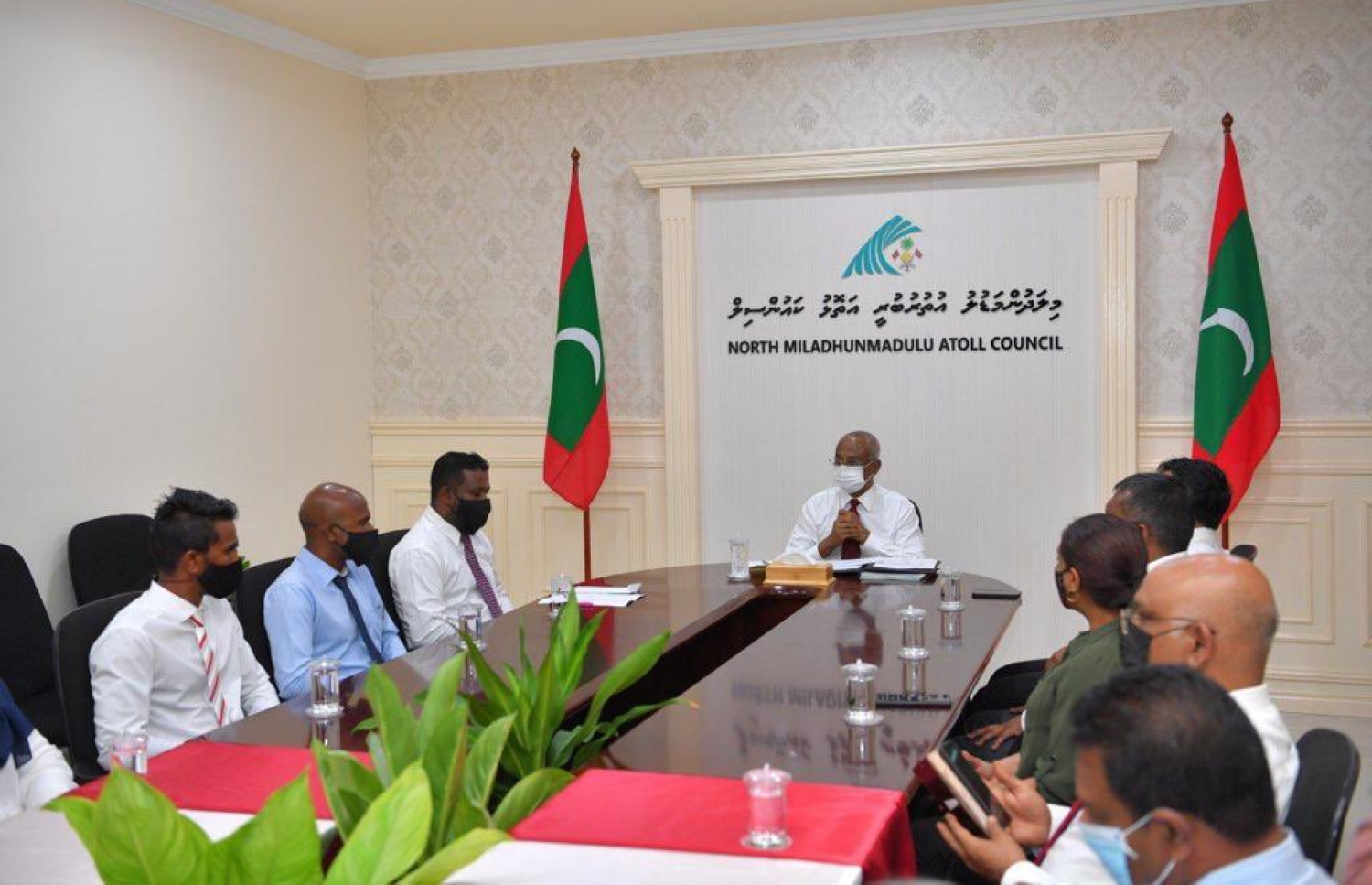 ފުނަދޫ ކައުންސިލާ ރައީސް ބައްދަލުކުރައްވަނީ: އެ ރަށަށް ހިދުމަތްތައް ފުޅާކުރަން ނިންމާފައި ވަނީ ތަރައްގީގެ މަރުކަޒެއްގެ ގޮތަށް ކަމަށް ވިދާޅުވި.  -- ފޮޓޯ/ ރައީސް އޮފީސް