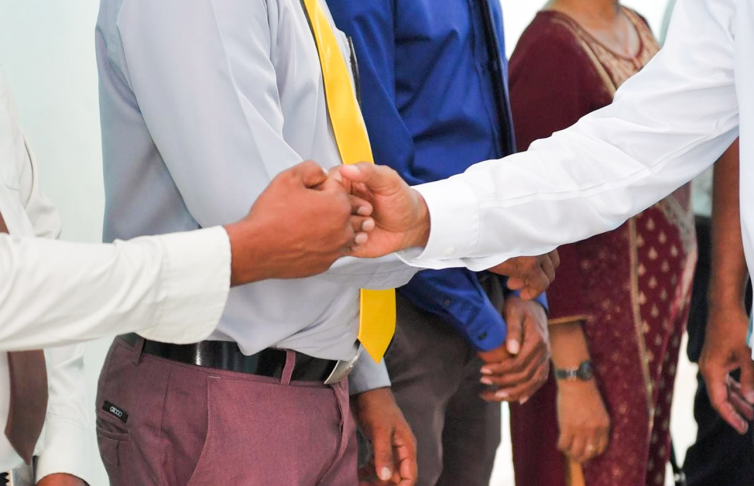 ށ. ފުނަދޫ: ސެޕްޓެމްބަރު 8، 2021: ސަރުކާރުން ހިންގާ މަޝްރޫއުތައް ބައްލަވާލައްވައި ރައްޔިތުންގެ ކަންބޮޑުވުން އޮޅުންފިލުއްވުމަށް ރައީސް އިބްރާހިމް މުހައްމަދު ސޯލިހް ކުރައްވާ ސިލްސިލާ ދަތުރުތަކަގައި ށ. ފުނަދޫ އަށް ރައީސް ވަޑައިގަތުމުން އެ ރަށުން ރައީސް އަށް މަރުހަބާ ދަންނަވަނީ.-- ފޮޓޯ: ރައީސް އޮފީސް