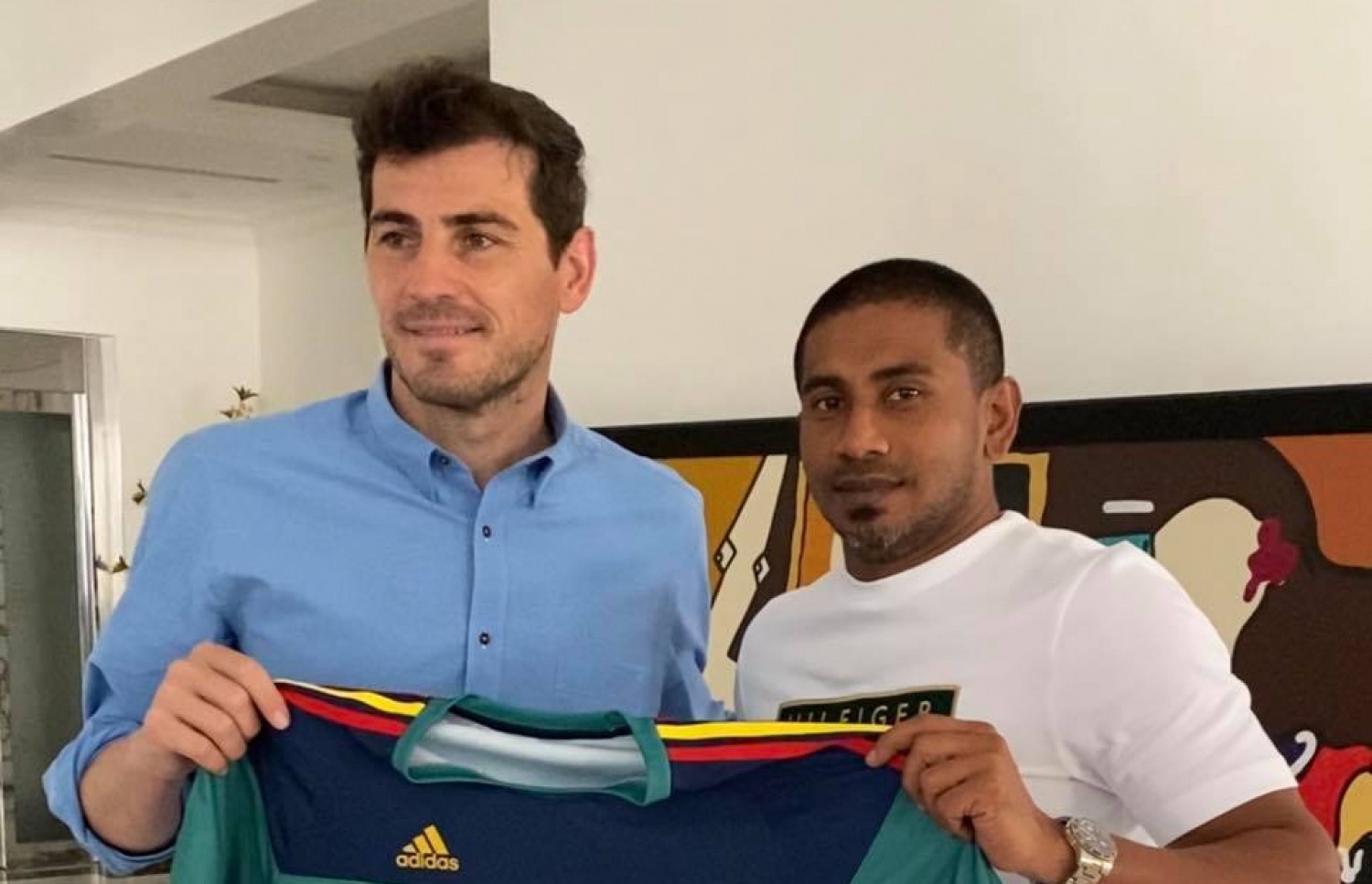 މިނިސްޓަރު މަހްލޫފާއި ކަސިއަސް