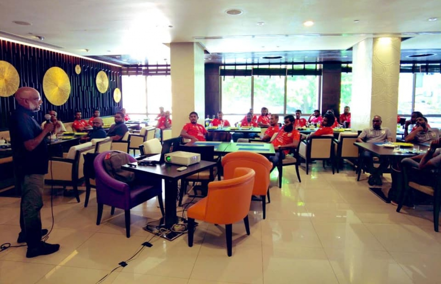 ކުޑަ ހުސައިން ޓީމާ ވާހަކަ ދައްކަނީ