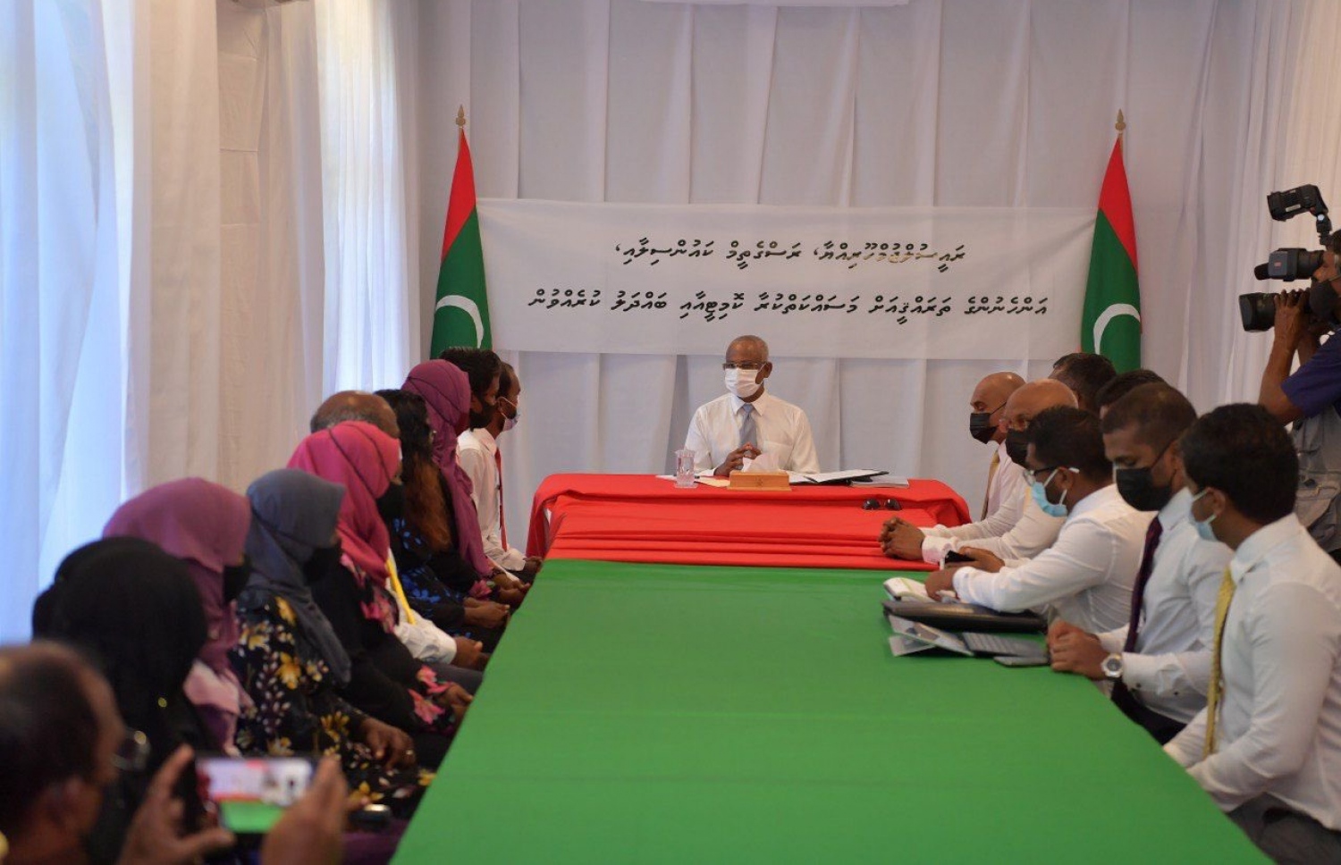 ރަސްގެތީމު ކައުންސިލާ ރައީސް ބައްދަލުކުރައްވަނީ: ހުރިހާ ރަށެއްގައި ވެސް މަޝްރޫއުތައް ކުރިއަށް އެބަދޭ. -- ރައީސް އޮފީސް