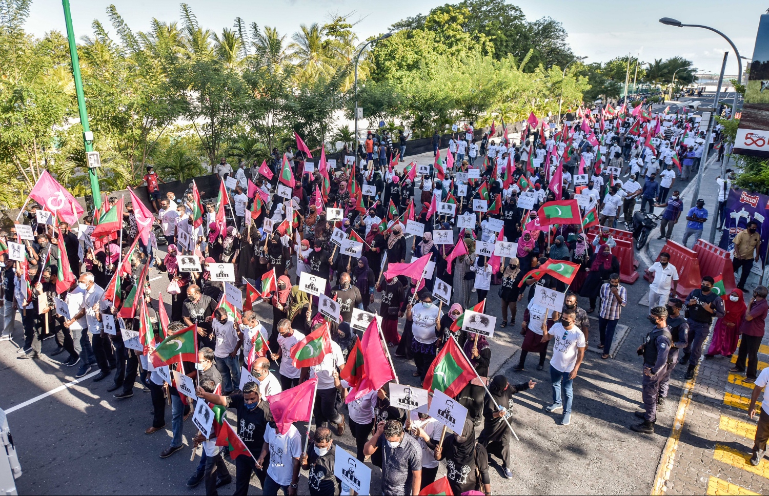 ކުރީގެ ރައީސް އަބްދުﷲ ޔާމީން މިނިވަން ކުރަން ގޮވާލައި މިއަދު ބޭއްވި ހިނގާލުމުގެ ތެރެއިން -- ފޮޓޯ: ނިޝާން އަލީ/މިހާރު