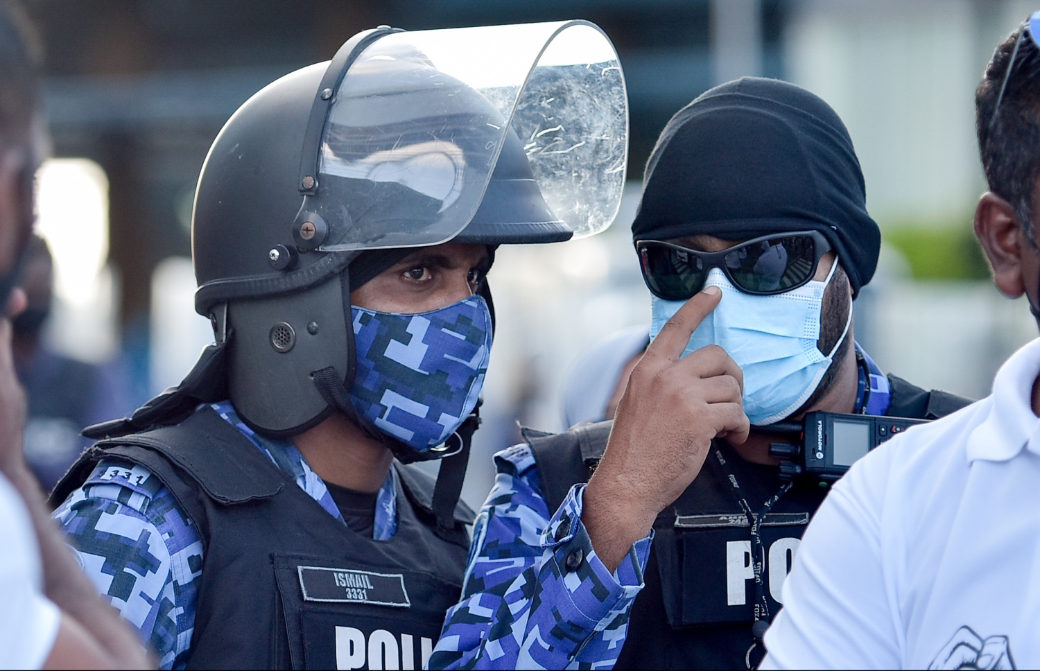 މާލެ- ސެޕްޓެމްބަރު 10، 2021: ކުރީގެ ރައީސް އަބްދުﷲ ޔާމީން މިނިވަން ކުރުމަށް ގޮވާލައި އިދިކޮޅު ޕީޕީއެމް/ޕީއެންސީ ކޯލިޝަނުން މިއަދު ބޭއްވި ހިނގާލުން ކޮންޓްރޯލް ކުރުމަށް އެސްއޯ ފުލުހުން ހަރަކާތްތެރިވަނީ--. ފޮޓޯ: ނިޝާން އަލީ/މިހާރު