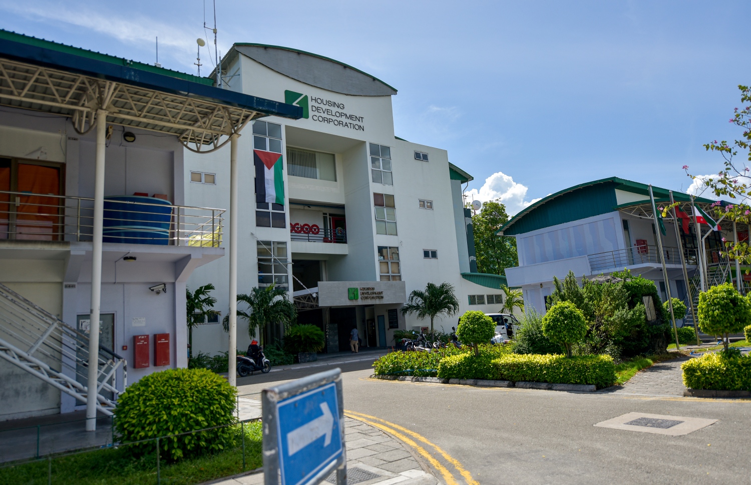 ހުޅުމާލޭ ކޯޓު ހިންގަމުންދާ އެޗްޑީސީގެ އިމާރާތް --- ފޮޓޯ/މިހާރު