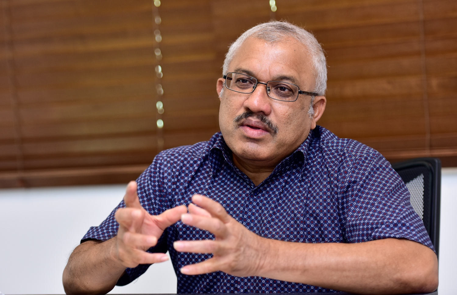 ކުރީގެ ނައިބު ރައީސް އަދި ފިނޭންސް މިނިސްޓަރު އަބްދުﷲ ޖިހާދު: މި ވަގުތަކީ އަވަހަށް ފިޔަވަޅު އަޅަންވީ ވަގުތު ކަމަށް އޭނާ ވިދާޅުވޭ-- ފައިލް ފޮޓޯ: މިހާރު