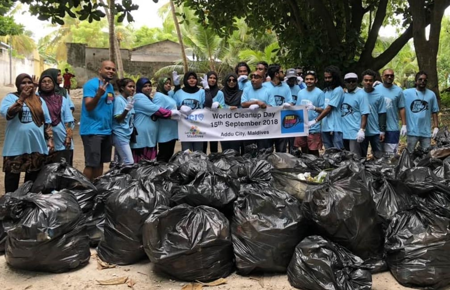 2018 ވަނަ އަހަރު ދުނިޔެ ސާފުކުރުމުގެ ދުވަހާ ދިމާކޮށް އައްޑޫގައި ބޭއްވި އިވެންޓް.-- ފޮޓޯ: ލެޓްސް ޑޫ އިޓް މޯލްޑިވްސް