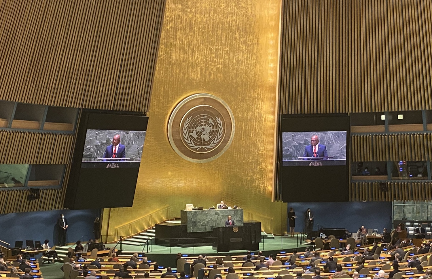 އދ. ގެ އާއްމު މަޖިލީހުން 76 ވަނަ ސެޝަނުގައި ޝާހިދު ފުރަތަމަ ތަގުރީރު ދެއްވަނީ.