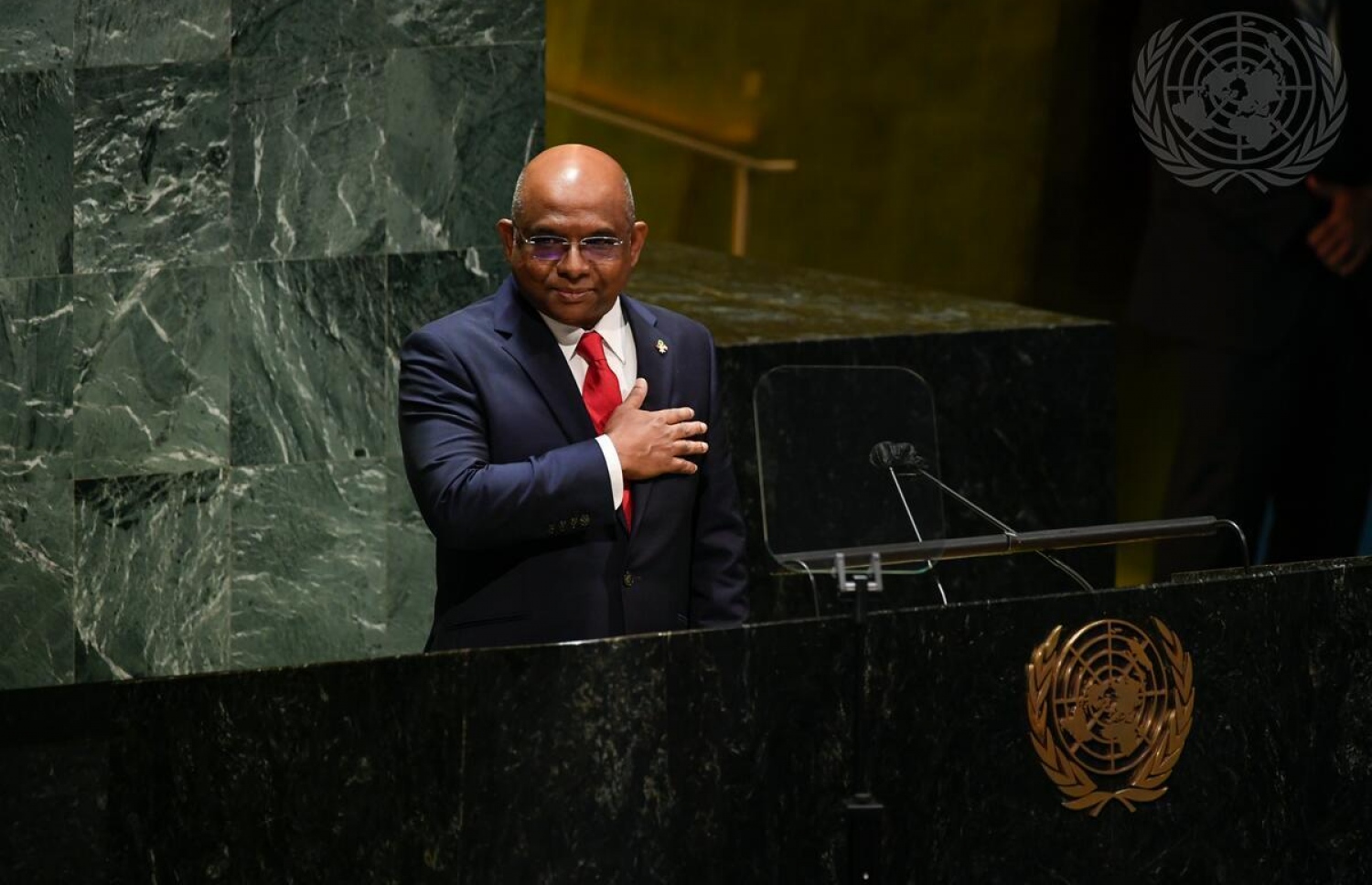 އދ. ގެ ރިޔާސަތާ ރާއްޖޭގެ ފޮރިން މިނިސްޓަރު އަބްދުﷲ ޝާހިދު ހަވާލުވެ ވަޑައިގަތުމަށް ފަހު ވާހަކަ ދައްކަވަނީ-- ފޮޓޯ/ އދ.