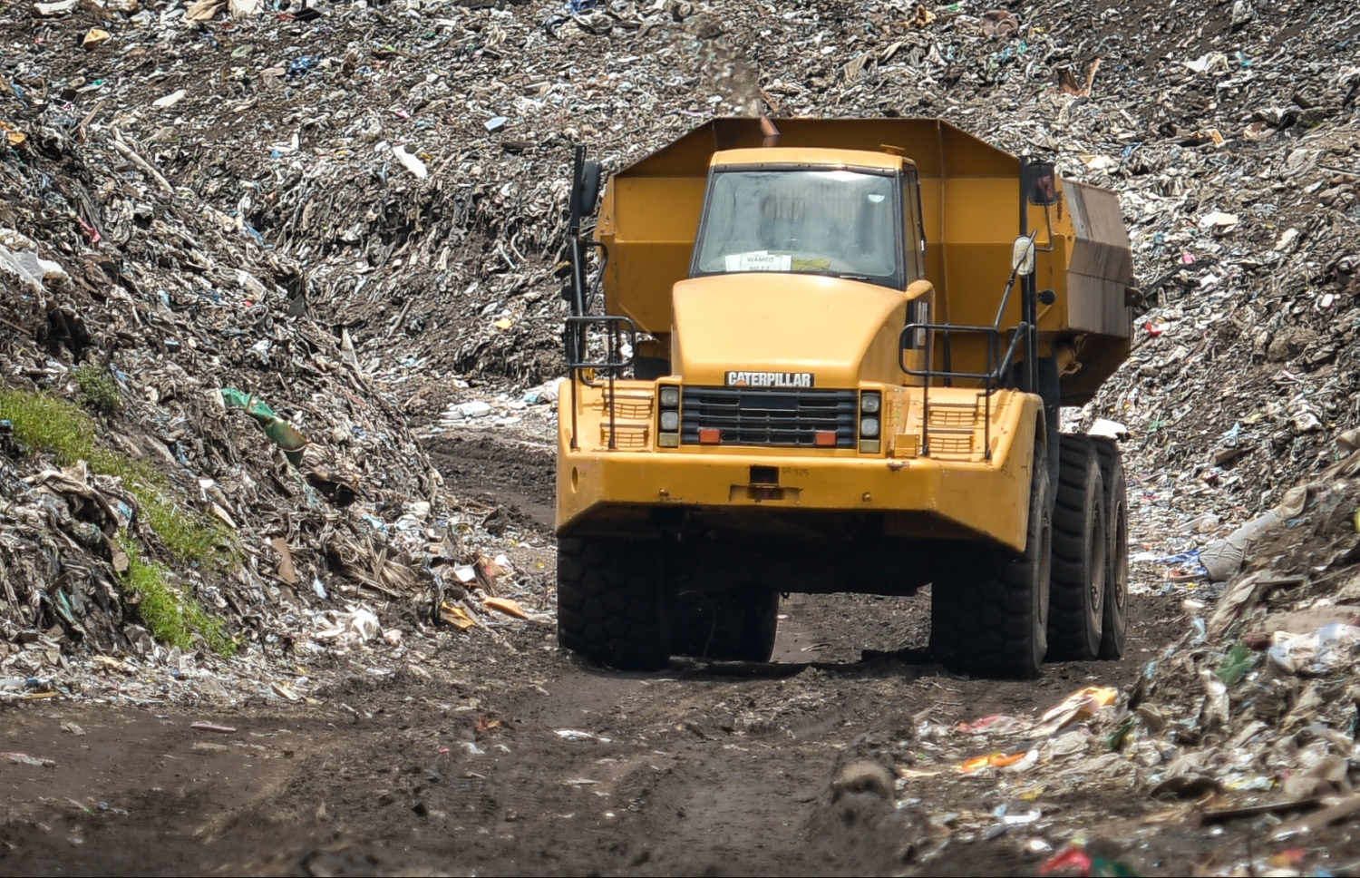 ތިލަފުށި ކުނި ފަރުބަދަ: މާލެ ސަރަހައްދުގެ ކުނީގެ މައްސަލަ ހައްލުކުރަން ހިންގާ މަޝްރޫއުގައި މިތަނުން ދުން އެރުން ހުއްޓުވަން އަމާޒު ހިފާފައި ވަނީ އޮކްޓޯބަރުގެ ނިޔަލަށް. އެކަމަކު އޭގެ މާކުރިން މިތަނުން ދުން އެރުން ހުއްޓުވުމަކީ މި މަޝްރޫއުގައި ލިބުނު ވަރަށް ބޮޑު ކާމިޔާބީއެއްގައި ގޮތުގައި މި ޕްރޮޖެކްޓް މެނޭޖްކުރާ ޓީމުން ދެކޭ.