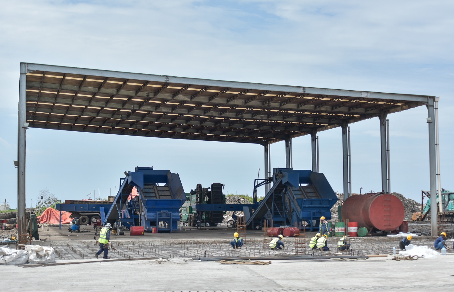 ކ. ތިލަފުށީގައި ހުންނަ ކުނި މެނޭޖުކުރާ މަރުކަޒު: ކުނި މަނޭޖުކުރާ ގާނޫނަކީ ގިނަ މައްސަލަތަކެއްގެ ހައްލު ކަމަށް ތިމާވެއްޓާ ބެހޭ މިނިސްޓްރީން ބުނި. -- ފޮޓޯ: ފަޔާޒް މޫސާ | މިހާރު