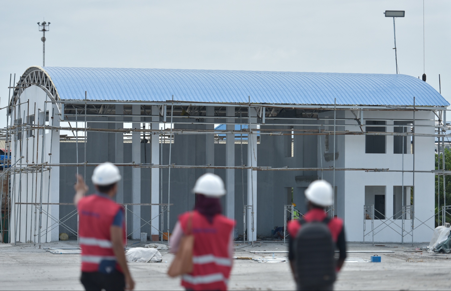 އެކި ބާވަތުގެ ކުނި ވަކިކުރަން، ވަކިވަކި ޕްލާންޓްތައް ތިލަފުށީގައި އަންނަނީ ހަދަމުން.-- ފޮޓޯ: ނިޝާން އަލީ / މިހާރު