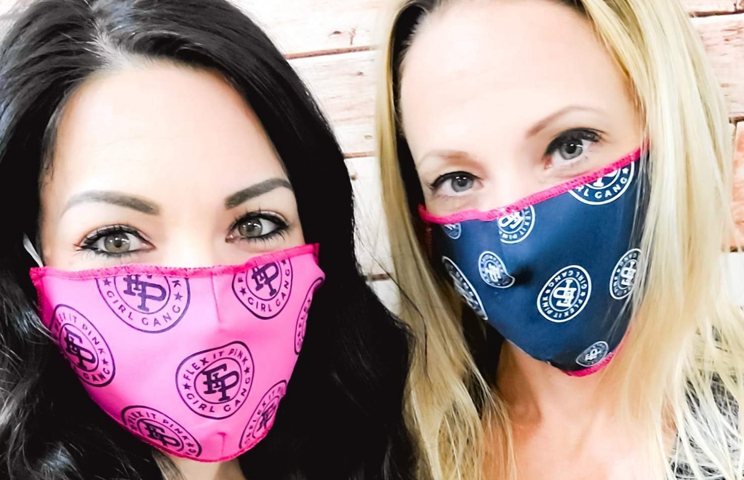 އަންހެނުންތަކެއް މާސްކާ އެކު.