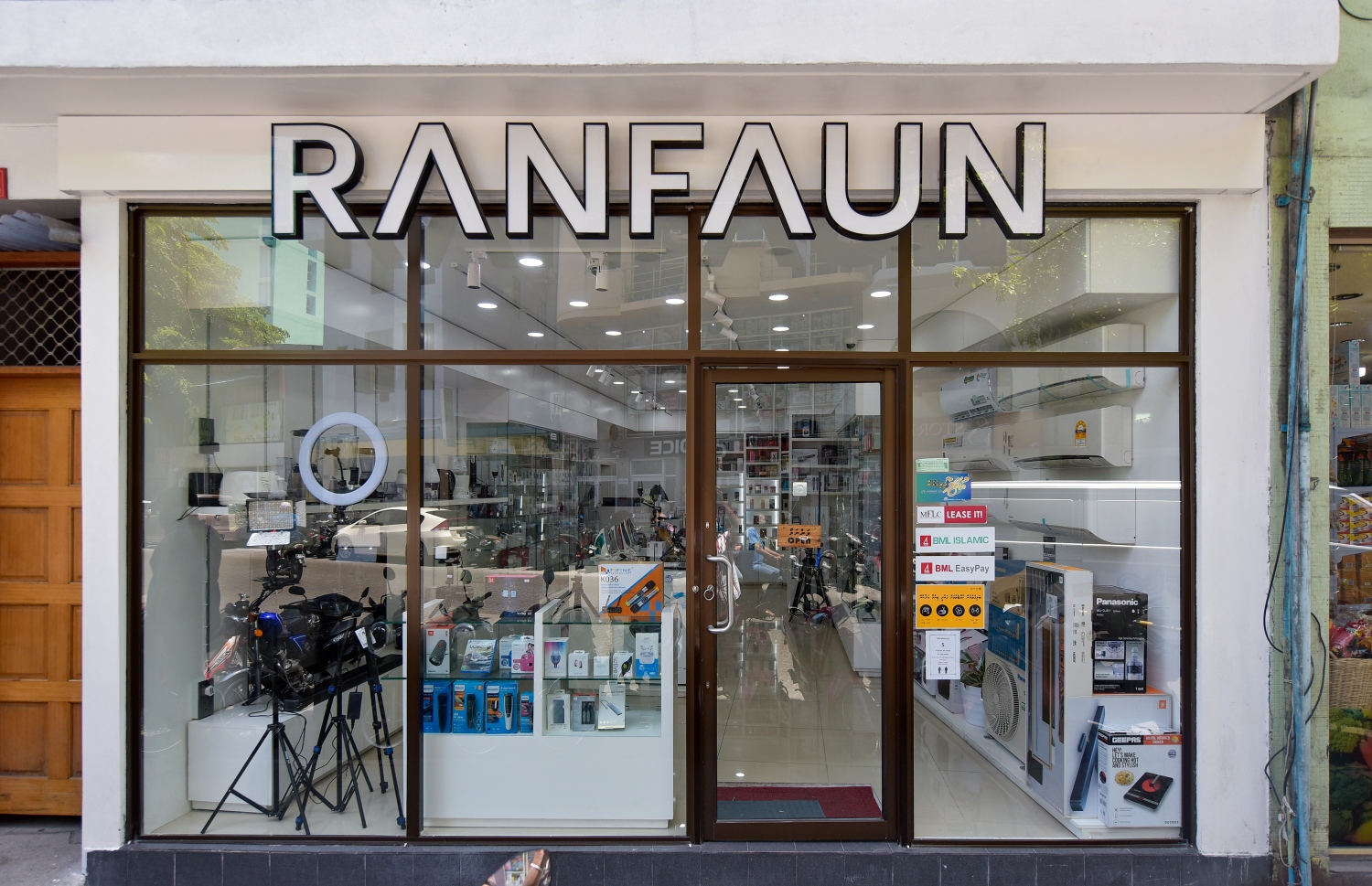 ރަންފައުން ފިހާރަ: މިހާރައިން ޕެނެސޮނިކް ބްރޭންޑްގެ އޭސީ ލިބޭނެ-- ފޮޓޯ: އަހްމަދު އަވްޝަން އިލްޔާސް/ މިހާރު