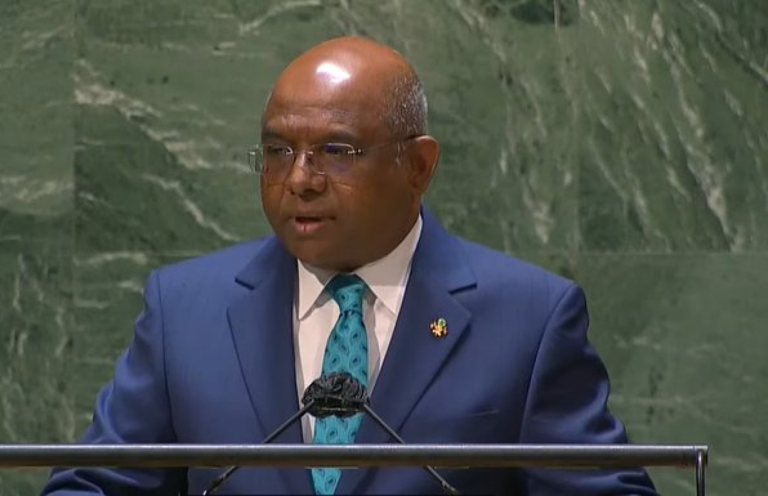 އދ.ގެ އާއްމު މަޖިލީހުގެ ރައީސް އަބްދުﷲ ޝާހިދު އެ މަޖިލީހުގައި ވާހަކަދައްކަވަނީ. މީހުން އެދޭ ފަދަ ޖަމާއަތަކަށް އދ. ހަދަން އޭނާ ގޮވައިލެއްވި. ފޮޓޯ: ޔޫއެން