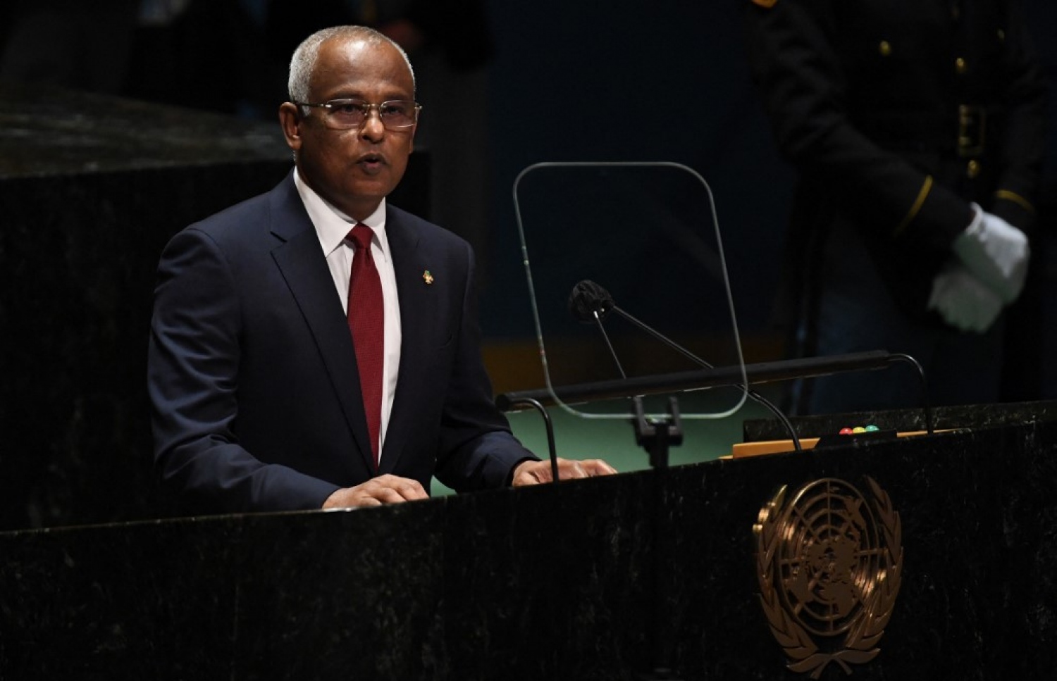 ނިއު ޔޯކް: ސެޕްޓެމްބަރު 21، 2021: ރާއްޖޭގެ ރައީސް އިބްރާހިމް މުހައްމަދު ސޯލިހު އދ. ގެ 76 ވަނަ އާންމު ޖަލްސާގައި ތަގުރީރު ކުރެއްވުން: އެ މަނިކުފާނު ވަނީ މޫސުމީ މައްސަލަތަކާއި ފަލަސްތީނާއި އަފްޣާނިސްތާނު އަދި ޓެރަރިޒަމާ ގުޅޭ ކަންތައްތަކުގައި ދުނިޔެ އަށް ވަރުގަދަ މެސެޖުތަކެއް ދެއްވާފައި.---ފޮޓޯ: އޭއެފްޕީ