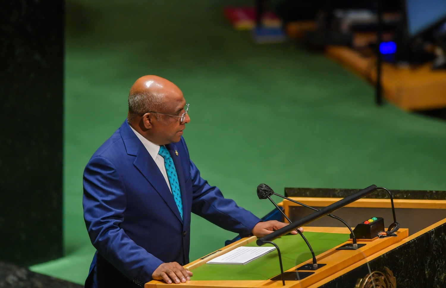 ނިއު ޔޯކް: ސެޕްޓެމްބަރު 21، 2021: އދ. ގެ 76 ވަނަ އާންމު ޖަލްސާގައި އދ. ގެ ރައީސް އަދި ރާއްޖޭގެ ފޮރިން މިނިސްޓަރު އަބްދުﷲ ޝާހިދު ވާހަކަ ދައްކަވަނީ---ފޮޓޯ: ރައީސް އޮފީސް