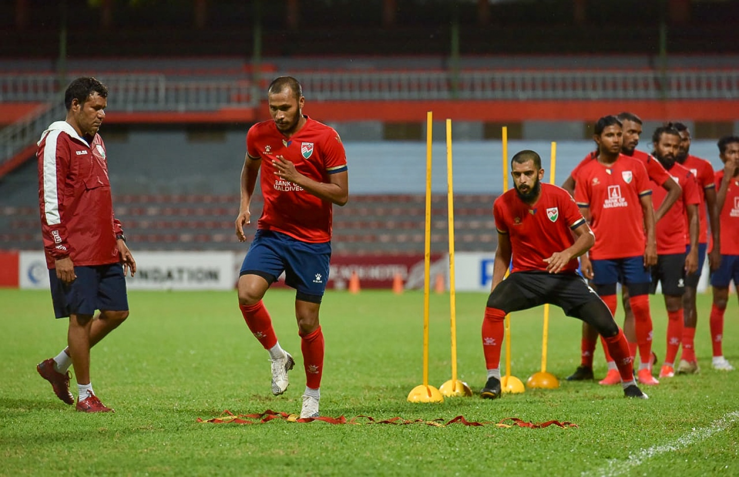 ގަތަރަށް ފުރުމުގެ ކުރިން ގައުމީ ޓީމު މާލޭގައި ބޭއްވި ފަރިތަކުރުންތަކުގެ ތެރެއިން. -- ފޮޓޯ: އެފްއޭއެމް