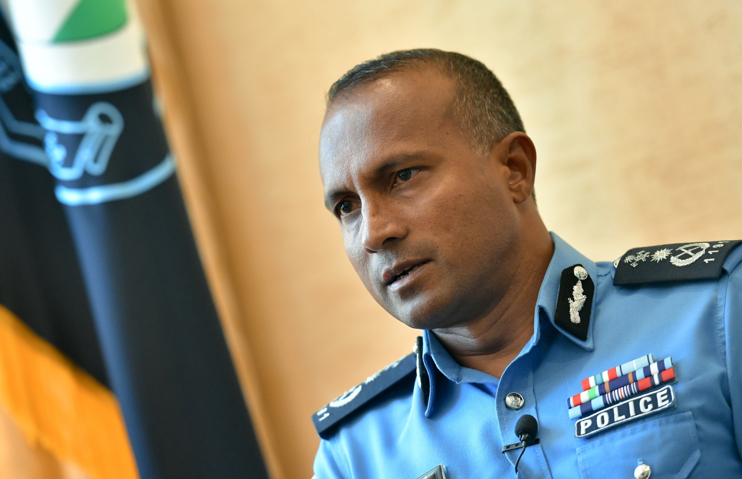 ޕޮލިސް ކޮމިޝަނަރު މުހައްމަދު ހަމީދު "މިހާރު"އާ ވާހަކަ ދައްކަވަނީ: އޭނާ ވިދާޅުވީ ފުލުހުން ހިންގާ ކަންކަމުގައި ޖަވާބުދާރީ ކުރުވައި ފިޔަވޅު އެޅޭ އުސޫލު އެ މުއައްސަސާގައި ހަރުދަނާވެފައިވާ ކަމަށް. -- ފޮޓޯ: ނިޝާން އަލީ/ މިހާރު