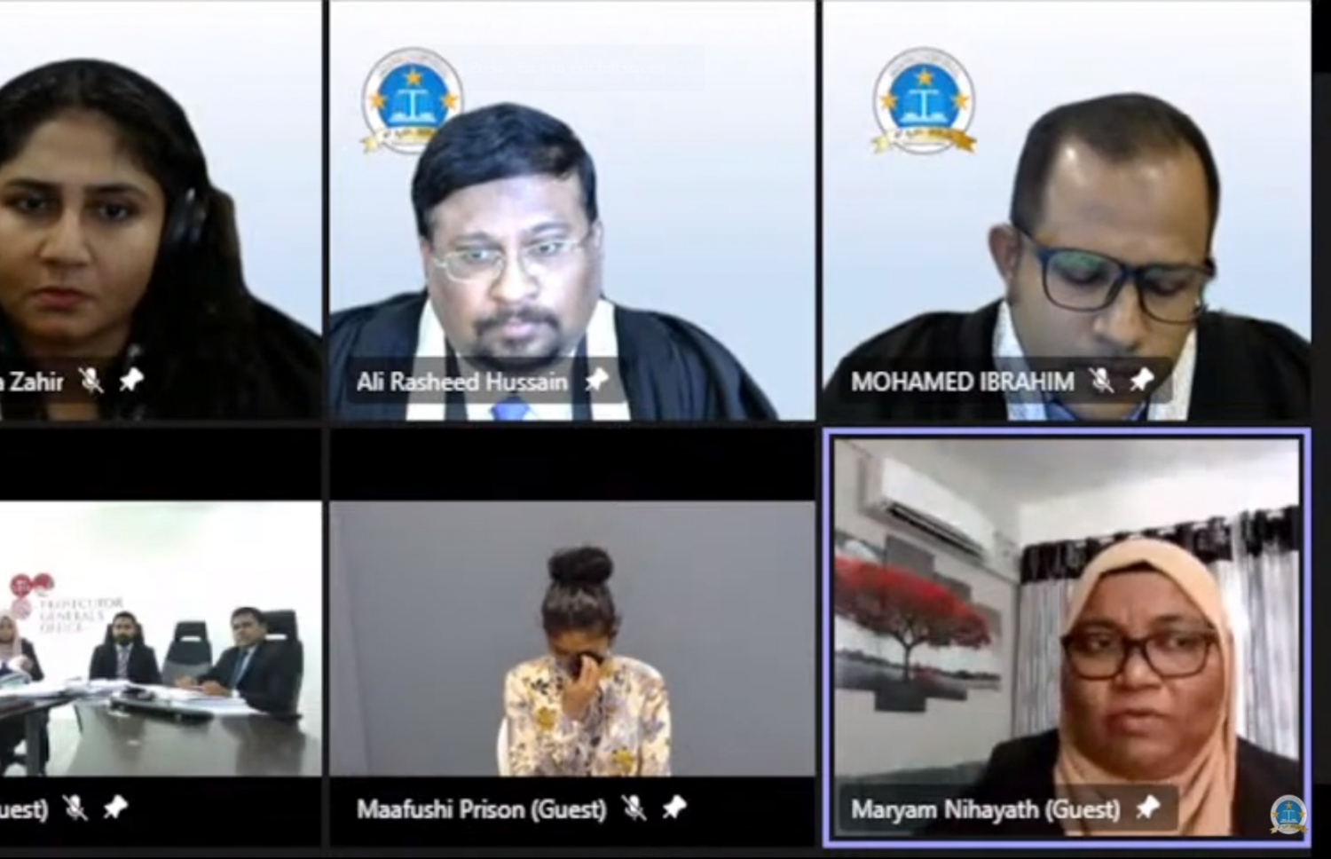 ސުޕްރީމް ކޯޓުގައި މިއަދު ބޭއްވި އަޑުއެހުމުގައި ނަޒާހާގެ ވަކީލު ވާހަކަ ދައްކަމުން ދިޔަ އިރު އޭނާއަށް ހުރީ ރޮވިފައި --