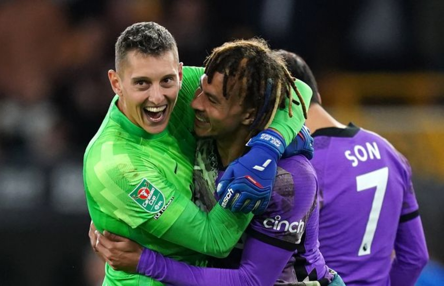 ޓޮޓެންހަމްގެ ޑެލެ އަލީ އާއި ކީޕަރު ގޮލީނީ. ގޮލީނީ އަކީ މިސީޒަނަށް އިޓަލީގެ އެޓަލާންޓާއިން ލޯނަކަށް ގެނައި ކުޅުންތެރިއެއް. -- ފޮޓޯ: ސްކައި ސްޕޯޓްސް