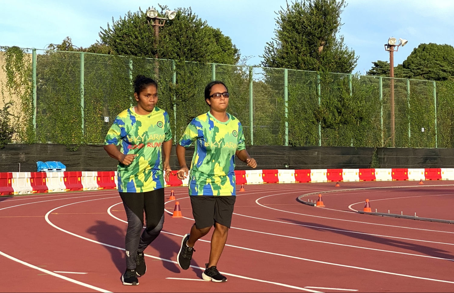 ފާތުން (ވ) އާއި އޭނާގެ ގައިޑް ރަނާ