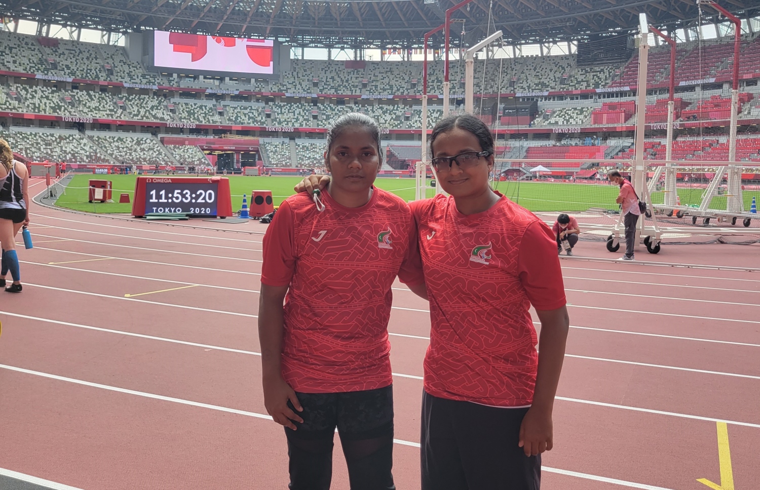 ފާތުން (ވ) އާއި އޭނާގެ ގައިޑް ރަނާ ރަބާ