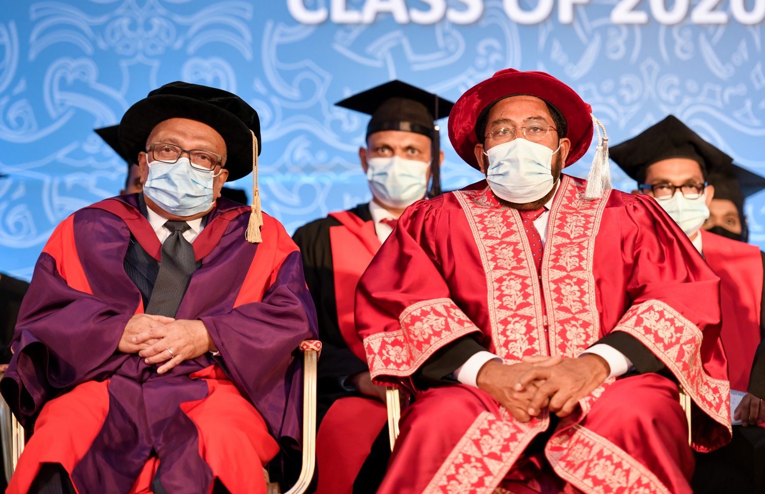 މާލެ ސެޕްޓެމްބަރު 24، 2021- ވިލާ ކޮލެޖެގެ ގްރެޖުއޭޝަން ހަފުލާގައި، އެ ކޮލެޖުގެ ޗެއާމަން ގާސިމް އިބްރާހިމާއި ރެކްޓާ ޑރ. އަހުމަދު އަންވަރު މިއަދު ބައިވެރިވެވަޑައިގަންނވަަނީ.---ފޮޓޯ: އަހުމަދު އަވްޝަން/ މިހާރު