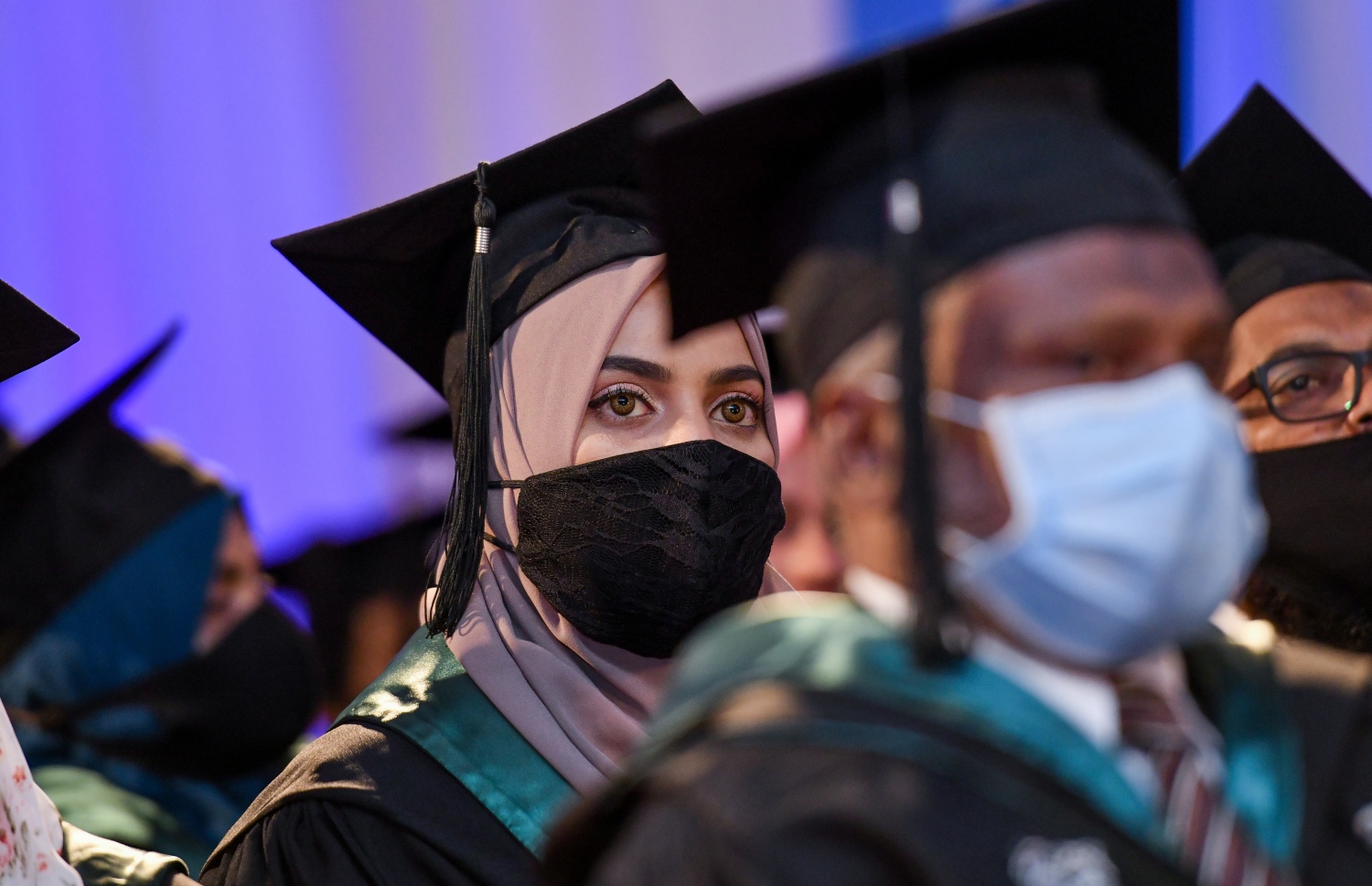 މާލެ ސެޕްޓެމްބަރު 24، 2021- ވިލާ ކޮލެޖުގައި މިއަދު ބޭއްވި ގްރެޖުއޭޝަން ހަފުލާގައި ބައެއް ދަރިވަރުން ބައިވެރިވަނީ.--- ފޮޓޯ: އަހުމަދު އަވްޝަން/ މިހާރު