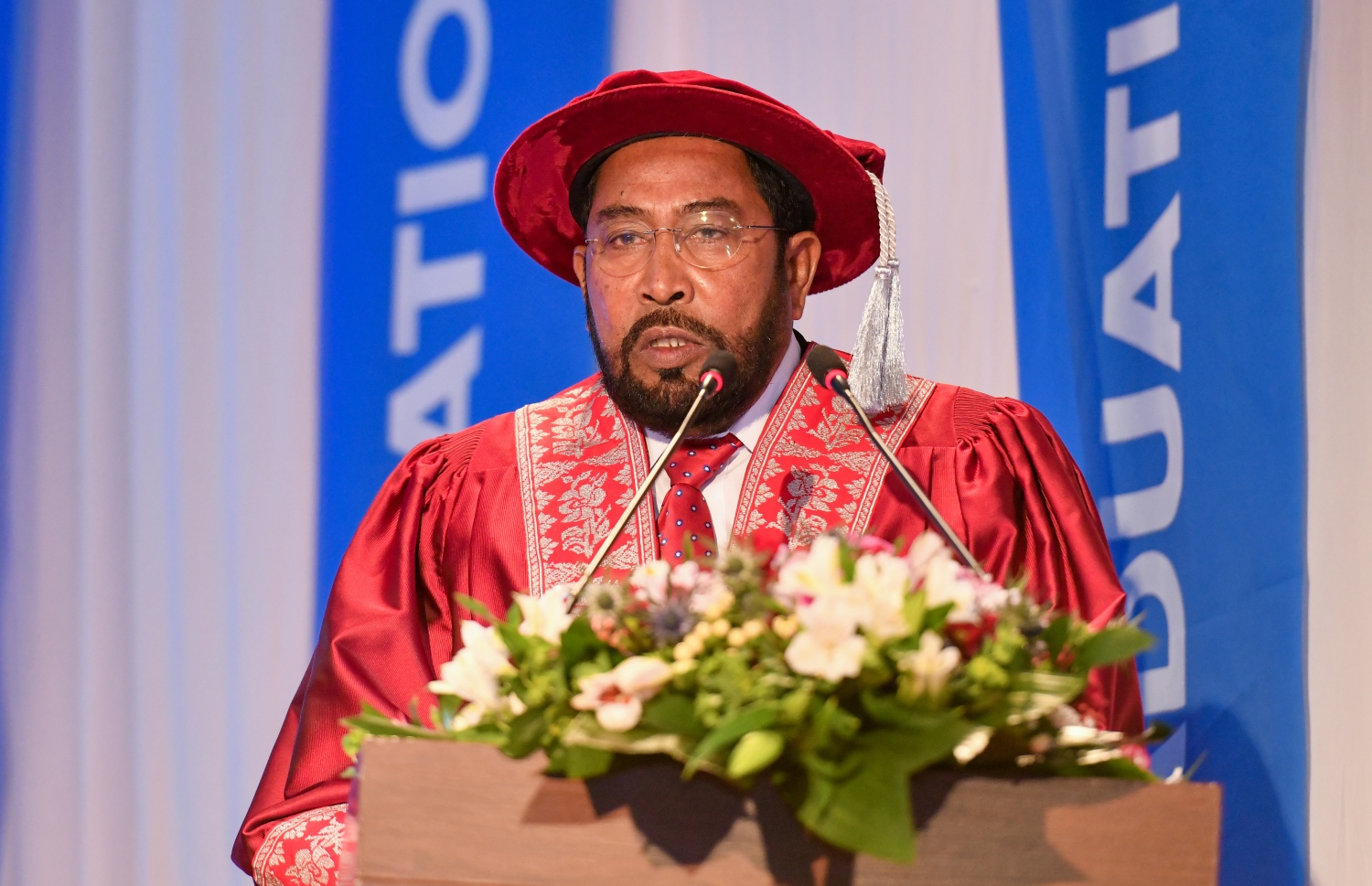 މާލެ ސެޕްޓެމްބަރު 24، 2021- ވިލާ ކޮލެޖެގެ ގްރެޖުއޭޝަން ހަފުލާގައި، އެ ކޮލެޖުގެ ޗެއާމަން ގާސިމް އިބްރާހިމް ވާހަކަ ދައްކަވަނީ.---ފޮޓޯ: އަހުމަދު އަވްޝަން/ މިހާރު