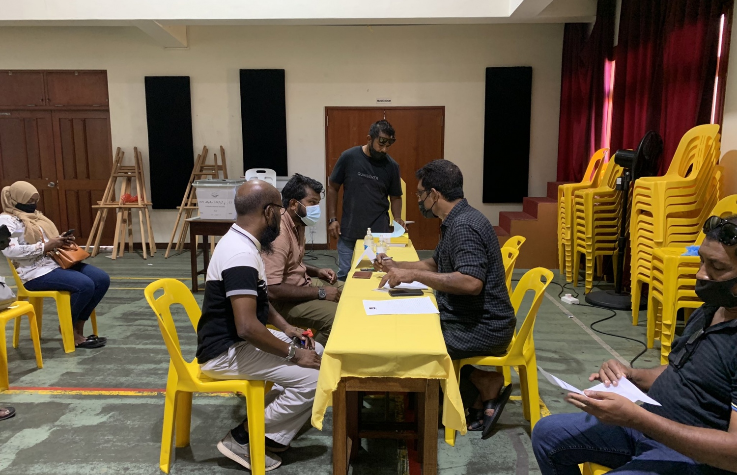 އެމްޑީޕީގެ ގައުމީ މަޖިލީހުގެ އިންތިހާބުގެ ވޯޓުލުން ކުރިއަށް ދަނީ-- ފޮޓޯ: ސޯޝަލް މީޑިއާ