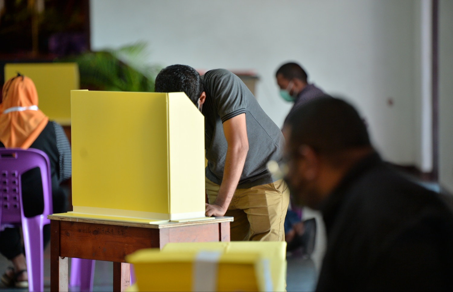 އެމްޑީޕީގެ ގައުމީ މަޖިލީހުގެ އިންތިހާބުގައި އިއްޔެ ވޯޓު ލަނީ. -- ފޮޓޯ: މިހާރު