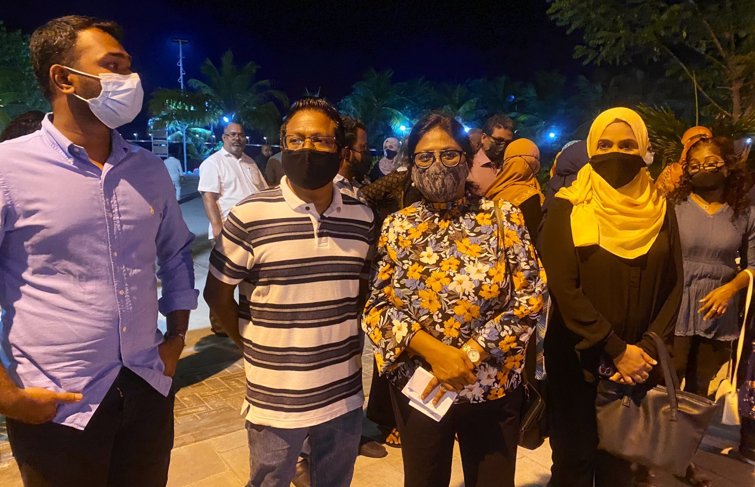 ކެމްޕޭން ޖަލްސާއެއްގައި ޝިފާ ބައިވެރިވެވަޑައިގަންނަވަނީ. -- ފޮޓޯ/ޓުވިޓާ
