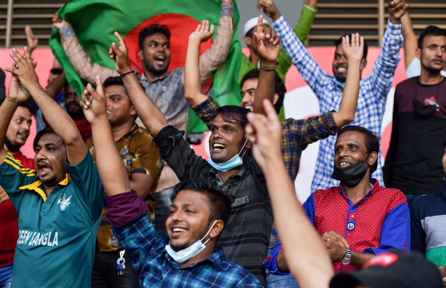 މާލެ- އޮކްޓޯބަރ 1، 2021: އުރީދޫ ސާފް ޗެމްޕިއަންޝިޕްގެ ފުރަތަމަ މެޗުގައި މިއަދު ސްރީ ލަންކާ އާއި ބަންގްލްދޭޝް ބައްދަލުކުރި މެޗުގެ ތެރެއިން، މިމެޗު  1-0 އިން މޮޅުވެ، ބަންގްލްދޭޝް ވަނީ މުބާރާތުގެ ފެށުން ރަނގަޅުކޮށްފައި--.ފޮޓޯ: ނިޝާން އަލީ/މިހާރު