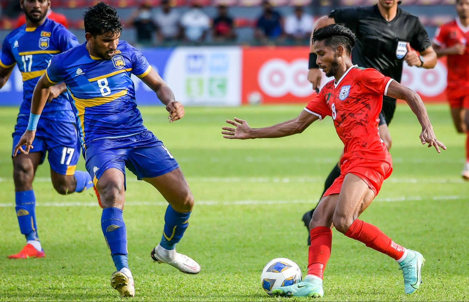 މާލެ- އޮކްޓޯބަރ 1، 2021: އުރީދޫ ސާފް ޗެމްޕިއަންޝިޕްގެ ފުރަތަމަ މެޗުގައި މިއަދު ސްރީ ލަންކާ އާއި ބަންގްލްދޭޝް ބައްދަލުކުރި މެޗުގެ ތެރެއިން، މިމެޗު  1-0 އިން މޮޅުވެ، ބަންގްލްދޭޝް ވަނީ މުބާރާތުގެ ފެށުން ރަނގަޅުކޮށްފައި--.ފޮޓޯ: ނިޝާން އަލީ/މިހާރު