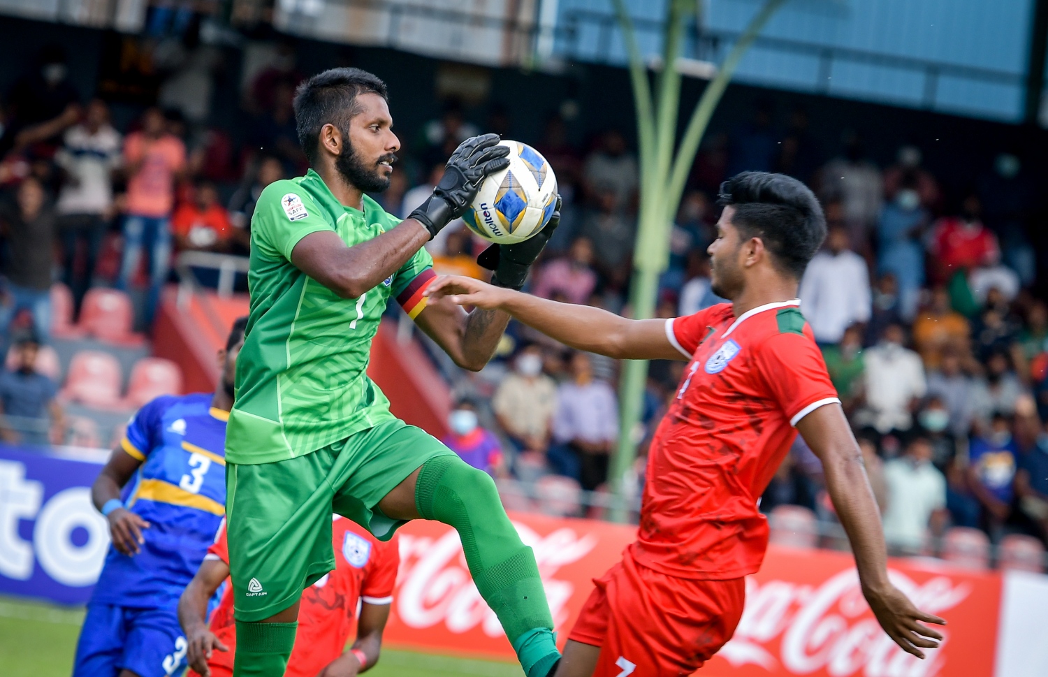 މާލެ- އޮކްޓޯބަރ 1، 2021: އުރީދޫ ސާފް ޗެމްޕިއަންޝިޕްގެ ފުރަތަމަ މެޗުގައި މިއަދު ސްރީ ލަންކާ އާއި ބަންގްލްދޭޝް ބައްދަލުކުރި މެޗުގެ ތެރެއިން، މިމެޗު  1-0 އިން މޮޅުވެ، ބަންގްލްދޭޝް ވަނީ މުބާރާތުގެ ފެށުން ރަނގަޅުކޮށްފައި--.ފޮޓޯ: ނިޝާން އަލީ/މިހާރު