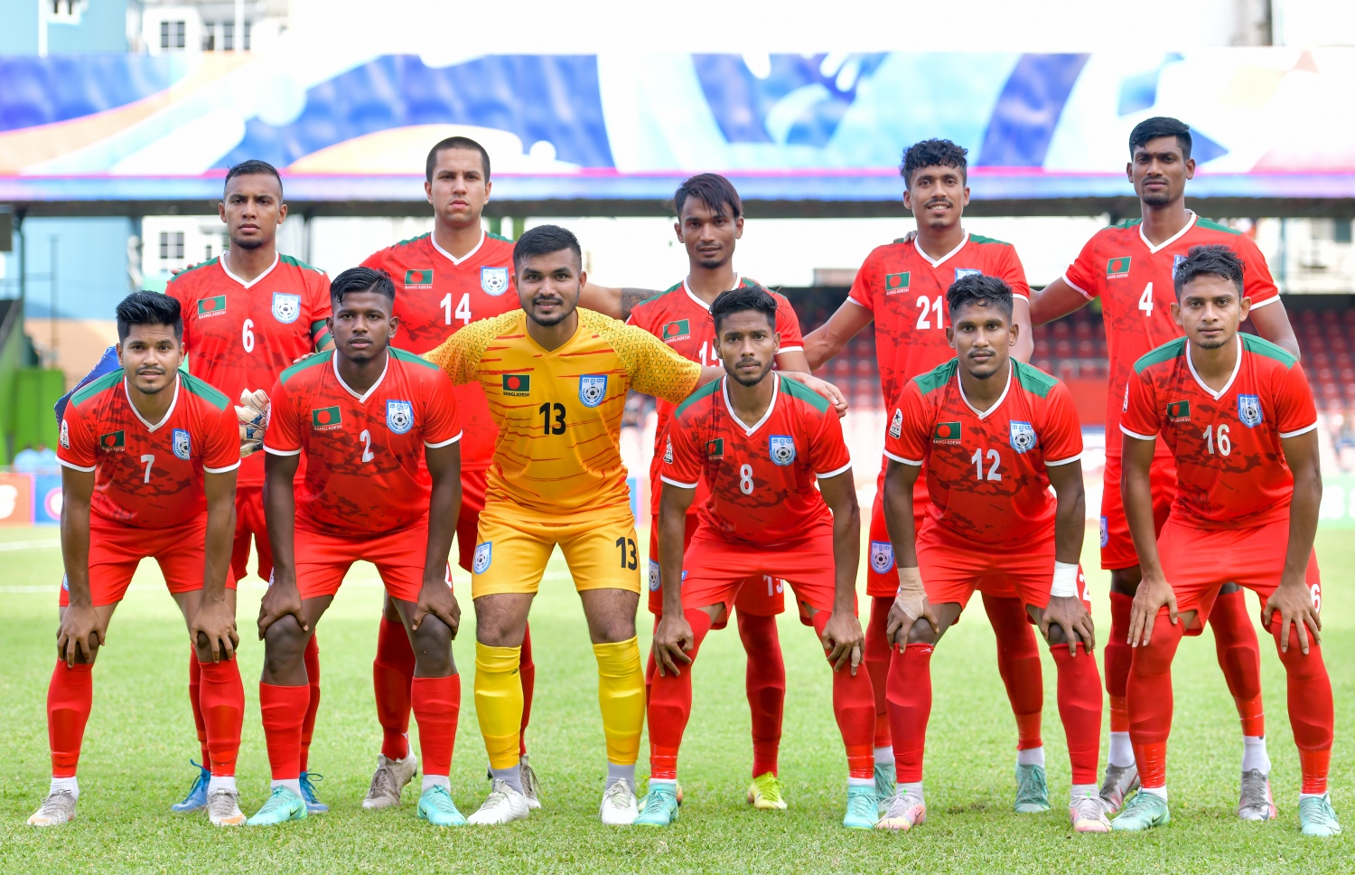 މާލެ- އޮކްޓޯބަރ 1، 2021: އުރީދޫ ސާފް ޗެމްޕިއަންޝިޕްގެ ފުރަތަމަ މެޗުގައި މިއަދު ސްރީ ލަންކާ އާއި ބަންގްލްދޭޝް ބައްދަލުކުރި މެޗުގެ ތެރެއިން، މިމެޗު  1-0 އިން މޮޅުވެ، ބަންގްލްދޭޝް ވަނީ މުބާރާތުގެ ފެށުން ރަނގަޅުކޮށްފައި--.ފޮޓޯ: ނިޝާން އަލީ/މިހާރު