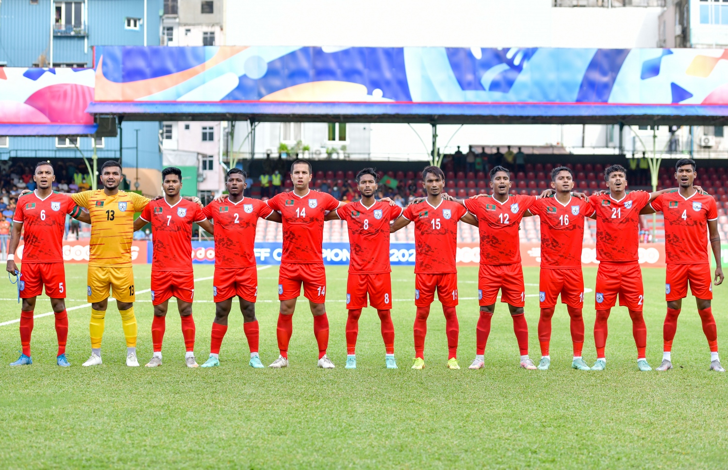 މާލެ- އޮކްޓޯބަރ 1، 2021: އުރީދޫ ސާފް ޗެމްޕިއަންޝިޕްގެ ފުރަތަމަ މެޗުގައި މިއަދު ސްރީ ލަންކާ އާއި ބަންގްލްދޭޝް ބައްދަލުކުރި މެޗުގެ ތެރެއިން، މިމެޗު  1-0 އިން މޮޅުވެ، ބަންގްލްދޭޝް ވަނީ މުބާރާތުގެ ފެށުން ރަނގަޅުކޮށްފައި--.ފޮޓޯ: ނިޝާން އަލީ/މިހާރު